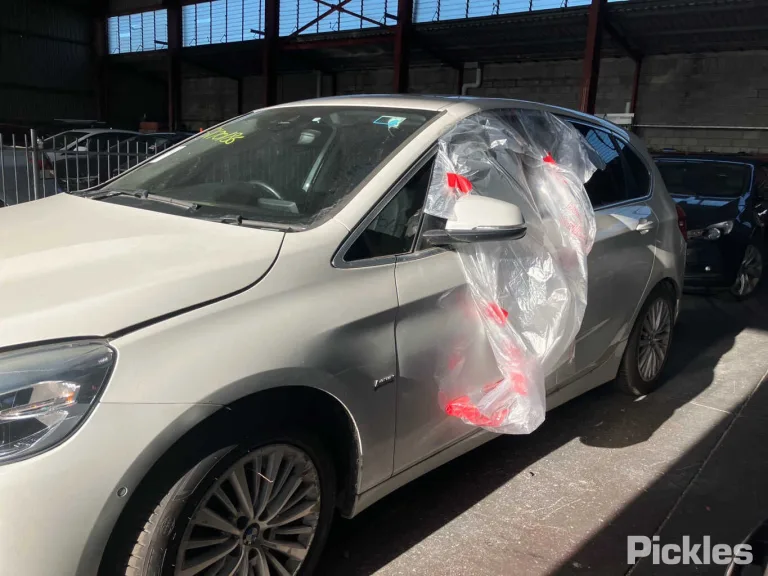 2016 BMW 218i Damaged VIN WBA2A32030V460872 – interior seats