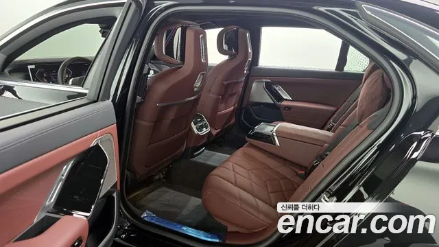 2025 BMW 7 Series (G70) 740i xDrive M Sport Limited Sold VIN WBA31EH01SCT53440 – trunk area