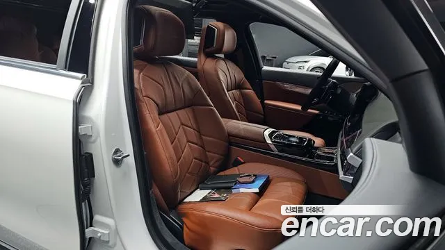 2025 BMW 7 Series (G70) 740i xDrive M Sport Sold VIN WBA31EH03SCT55061 – trunk area