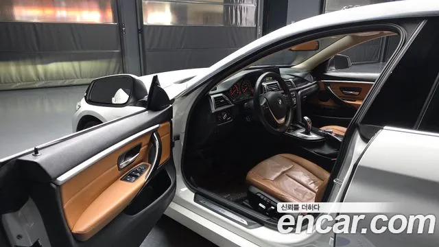 2018 BMW 4Series (F32) 420i Luxury GranCoupe Sold VIN WBA4H3109JBH09509 – trunk area