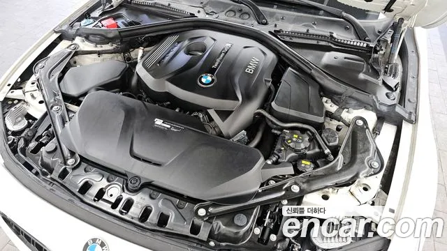 2018 BMW 4Series (F32) 430i M Sport Convertible Sold VIN WBA4Z1102JEF34729 – interior seats