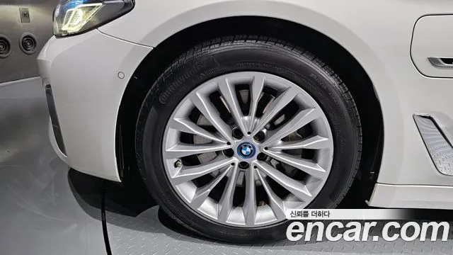 2022 BMW 5 Series (G30) 530e Luxury Sold VIN WBA51AG06NCK09096 – interior seats