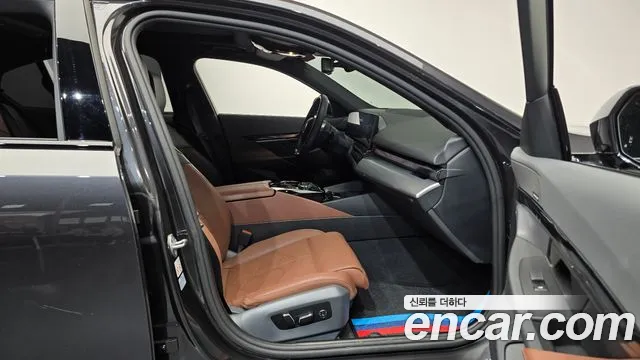 2024 BMW 5Series (G60) 530i xDrive M Sport Sold VIN WBA51FJ03RCR39608 – photo 17