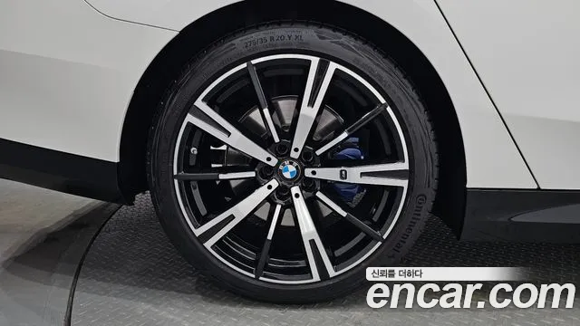 2024 BMW 5 Series (G60) 530i xDrive M Sport Sold VIN WBA51FJ04RCR59074 – photo 13