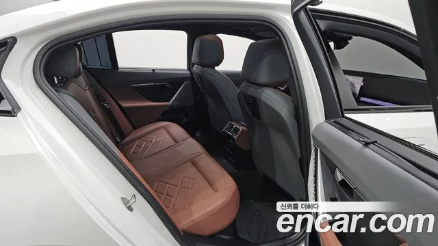 2024 BMW 5 Series (G60) 530i xDrive M Sport Sold VIN WBA51FJ04RCR59074 – photo 27