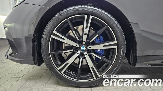 2024 BMW 5 Series (G60) 530i xDrive M Sport Sold VIN WBA51FJ04RCT10410 – interior seats