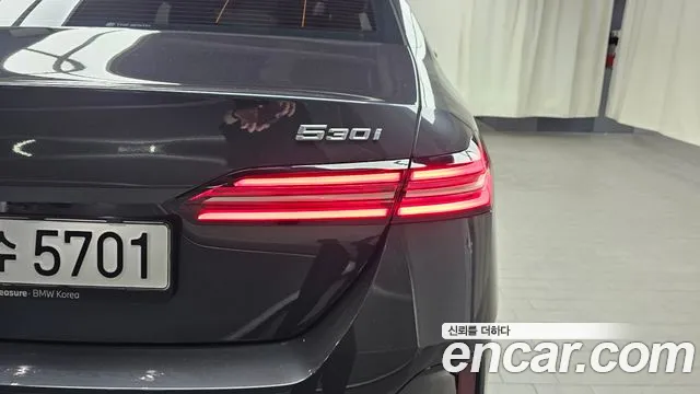 2024 BMW 5 Series (G60) 530i xDrive M Sport Sold VIN WBA51FJ04RCT10410 – photo 13