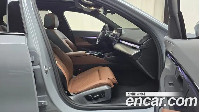 2025 BMW 5 Series (G60) 530i xDrive M Sport Sold VIN WBA51FJ05SCU52190 – interior seats 2025 BMW 5 Series (G60) 530i xDrive M Sport Sold VIN WBA51FJ05SCU52190 – interior seats