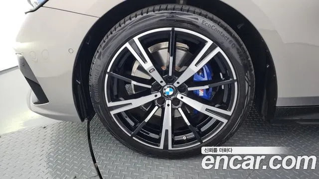2025 BMW 5 Series (G60) 530i xDrive M Sport Sold VIN WBA51FJ06SCU78233 – photo 35 2025 BMW 5 Series (G60) 530i xDrive M Sport Sold VIN WBA51FJ06SCU78233 – photo 35