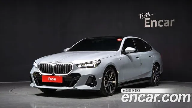 2024 BMW 5 Series (G60) 530i xDrive M Sport Sold VIN WBA51FJ0XRCP53841 – interior seats