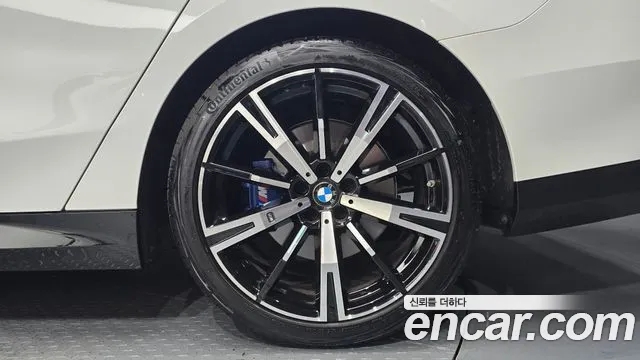 2025 BMW 5 Series (G60) 530i xDrive M Sport Sold VIN WBA51FJ0XSCV80134 – photo 29 2025 BMW 5 Series (G60) 530i xDrive M Sport Sold VIN WBA51FJ0XSCV80134 – photo 29