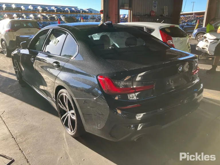 2019 BMW 3 Series Used VIN WBA5R12010FH41544 – trunk area