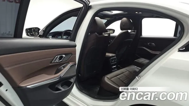2019 BMW 3 Series (G20) 330i xDrive M Sport Sold VIN WBA5R9100KAE99426 – trunk area