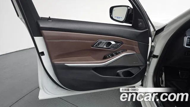 2019 BMW 3 Series (G20) 330i xDrive M Sport Sold VIN WBA5R9100KAE99426 – photo 13