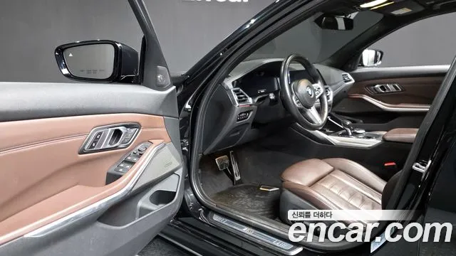 2019 BMW 3 Series (G20) 330i xDrive M Sport Sold VIN WBA5R9105KAE83156 – trunk area