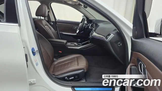 2019 BMW 3 Series (G20) 320d Luxury Sold VIN WBA5V5101KAJ53659 – exterior detail 2019 BMW 3 Series (G20) 320d Luxury Sold VIN WBA5V5101KAJ53659 – exterior detail