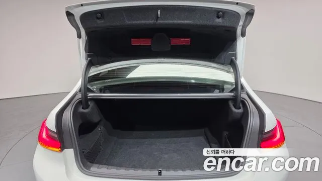 2021 BMW 3 Series (G20) 320i Sold VIN WBA5X5101MFL25981 – trunk area