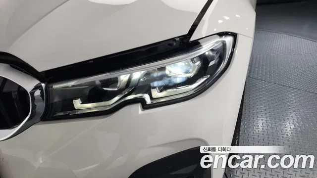 2022 BMW 3 Series (G20) 320i M Sport Sold VIN WBA5X5102NFN11059 – exterior detail 2022 BMW 3 Series (G20) 320i M Sport Sold VIN WBA5X5102NFN11059 – exterior detail