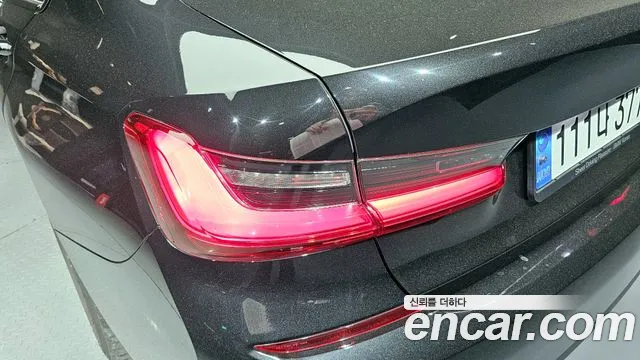 2021 BMW 3 Series (G20) 320i M Sport Sold VIN WBA5X5104MFK74847 – trunk area 2021 BMW 3 Series (G20) 320i M Sport Sold VIN WBA5X5104MFK74847 – trunk area