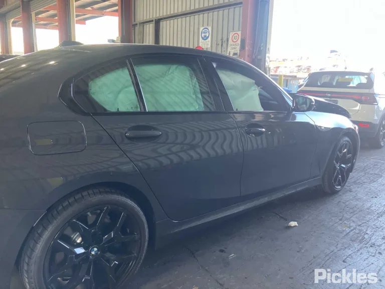 2025 BMW 3 Series Damaged VIN WBA60FF0208F64948 – photo 11 2025 BMW 3 Series Damaged VIN WBA60FF0208F64948 – photo 11