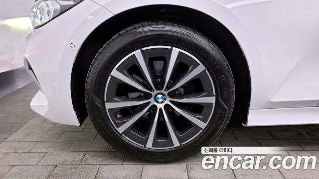 2023 BMW 3 Series (G20) 320i Sold VIN WBA68FS0XP8D13331 – exterior detail