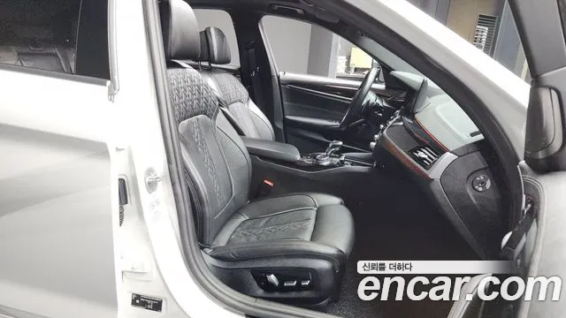 2023 BMW 5Series (G30) 530i M Sport Package Sold VIN WBA71BH00PCL33137 – interior seats