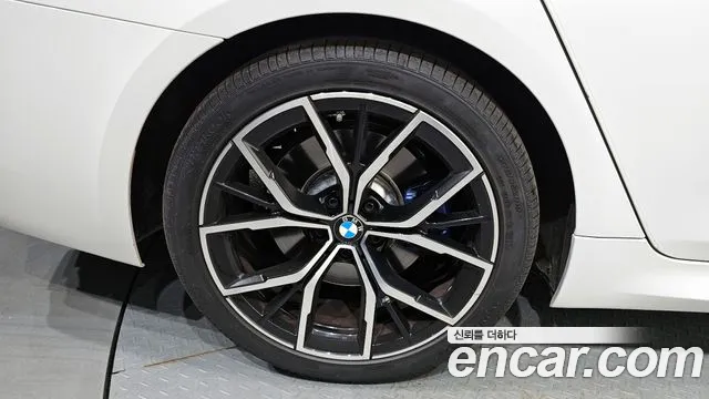 2022 BMW 5 Series (G30) 530i M Sport Package VIN WBA71BH04NCL01823