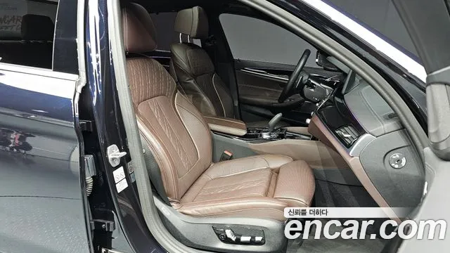 2023 BMW 5 Series (G30) 530i M Sport Package Sold VIN WBA71BH04PCL68389 – dashboard