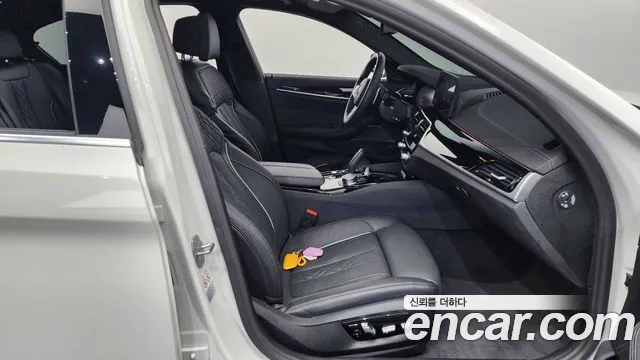 2023 BMW 5 Series (G30) 530i M Sport Package Sold VIN WBA71BH04PCM65043 – interior seats