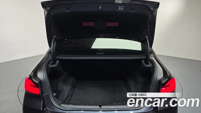 2022 BMW 5 Series (G30) 530i M Sport Package Sold VIN WBA71BH07NCK02915 – side profile 2022 BMW 5 Series (G30) 530i M Sport Package Sold VIN WBA71BH07NCK02915 – side profile