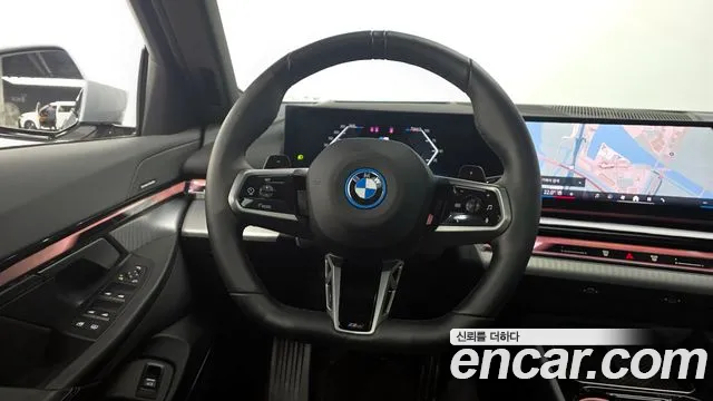 2025 BMW 5 Series (G60) 530e M Sport Sold VIN WBA71FJ09SCT75266 – photo 16