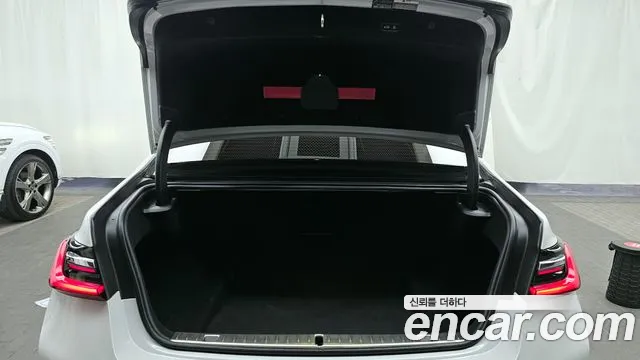 2021 BMW 7 Series (G11) 730d xDrive M Sport Sold VIN WBA7B810XMCG43756 – rear exterior