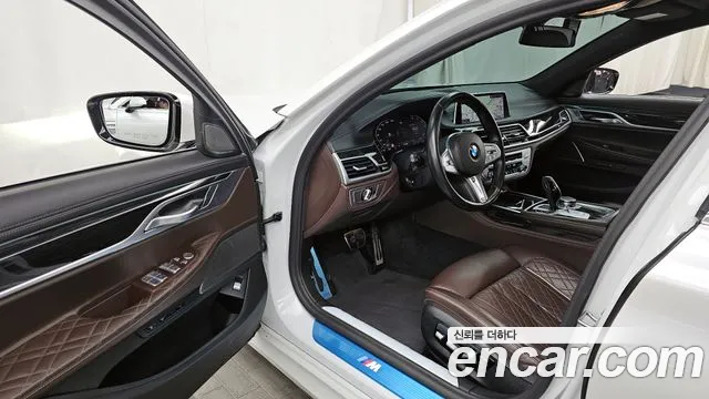 2021 BMW 7 Series (G11) 730d xDrive M Sport Sold VIN WBA7B810XMCG43756 – trunk area