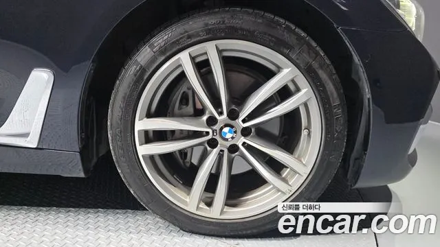 2017 BMW 7 Series (G11) 740Li xDrive M Sport Package Sold VIN WBA7E4100HGV23041 – photo 11