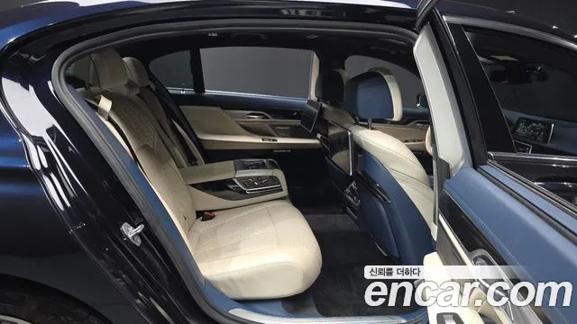 2017 BMW 7 Series (G11) 740Li xDrive M Sport Package Sold VIN WBA7E4100HGV23041 – photo 23