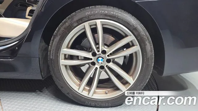 2017 BMW 7 Series (G11) 740Li xDrive M Sport Package Sold VIN WBA7E4100HGV23041 – photo 28
