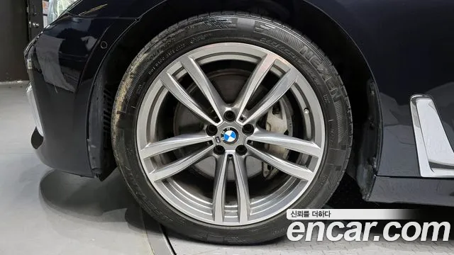 2018 BMW 7 Series (G11) 740Li xDrive M Sport Package Sold VIN WBA7E4107JGV26542 – photo 12