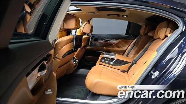 2018 BMW 7 Series (G11) 740Li xDrive M Sport Package Sold VIN WBA7E4107JGV27769 – photo 19