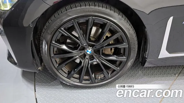 2021 BMW 7 Series (G11) 740i M Sport Sold VIN WBA7R2104MCF96975 – undercarriage
