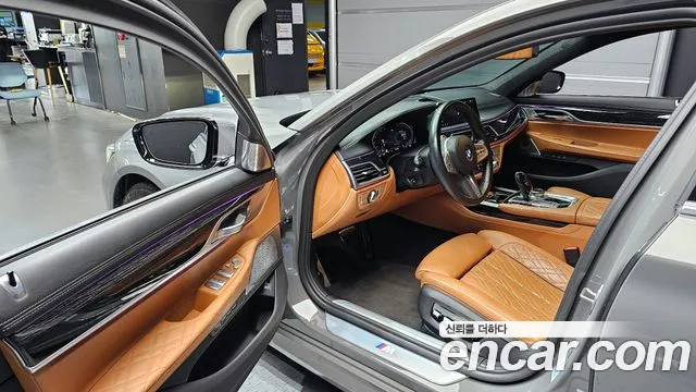 2022 BMW 7 Series (G11) 740i M Sport Sold VIN WBA7R2104NCK05998 – dashboard