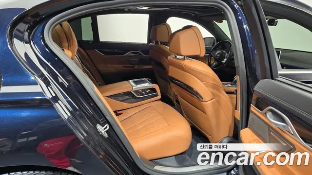 2021 BMW 7 Series (G11) 740i M Sport Sold VIN WBA7R210XMCH14107 – interior seats