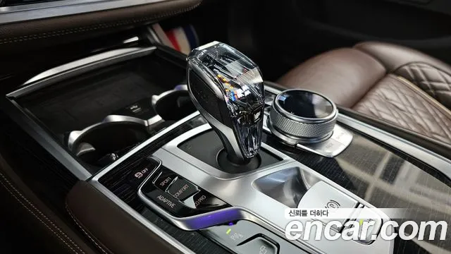 2020 BMW 7 Series (G11) 730d xDrive M Sport Sold VIN WBA7S4104LGL28125 – exterior detail