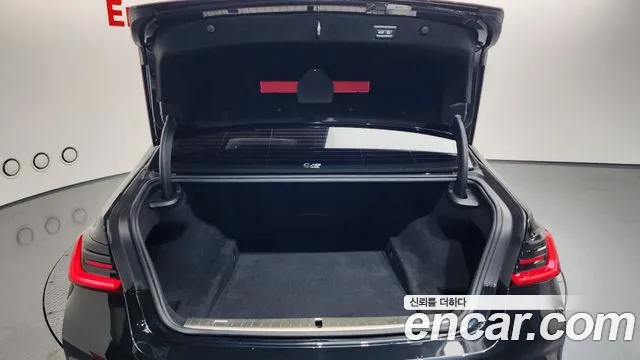 2020 BMW 7 Series (G11) 740d xDrive M Sport Sold VIN WBA7S6107LBM59476 – trunk area