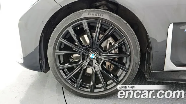 2022 BMW 7 Series (G11) 740Li xDrive M Sport Package Sold VIN WBA7T4108NCK75064 – exterior detail