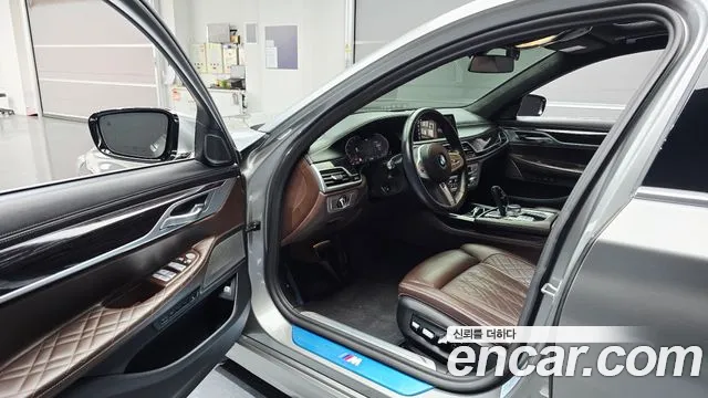 2021 BMW 7 Series (G11) 740Li xDrive M Sport Package Sold VIN WBA7T410XMCG47568 – rear exterior