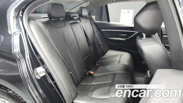 2017 BMW 3 Series (F30) 320i Luxury Sold VIN WBA8A9100HK882660 – photo 12