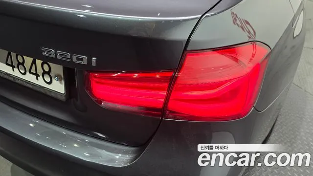 2018 BMW 3Series (F30) 320i M Sport Sold VIN WBA8A9101JAH11088 – interior seats