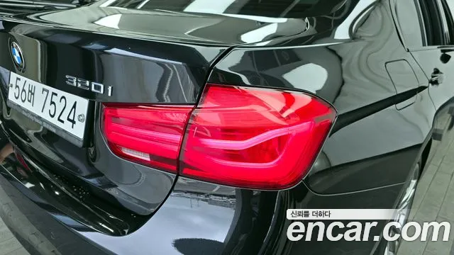 2017 BMW 3 Series (F30) 320i M Sport VIN WBA8A9102HK883678