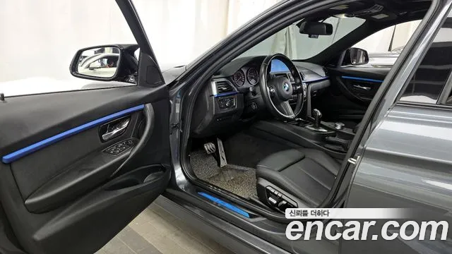 2018 BMW 3Series (F30) 320i M Sport Sold VIN WBA8A9103JAE91517 – photo 18