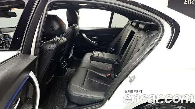 2017 BMW 3Series (F30) 320i M Sport Sold VIN WBA8A9105HK882816 – trunk area